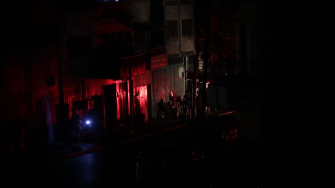 ¿Sabes cómo es el sistema eléctrico en Venezuela? Acá algunas claves. Infografía 1 caracas sin luz