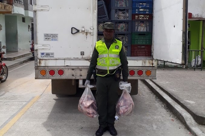 FOTOS: Más de 500 kilos de carne eran transportados en un furgón sin permiso sanitario 3 520 kilos de carne fueron incautados en Chocó porque no contaban con permiso sanitario