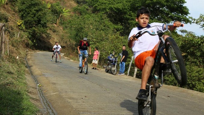 Un centro de salud y 3 kilómetros de placa huella y asfalto, las obras entregadas en corregimiento de Anzá