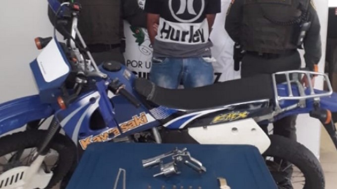 Con seguimiento de las cámaras de seguridad las autoridades capturaron a un presunto fletero en Conquistadores 1 fltero capturado