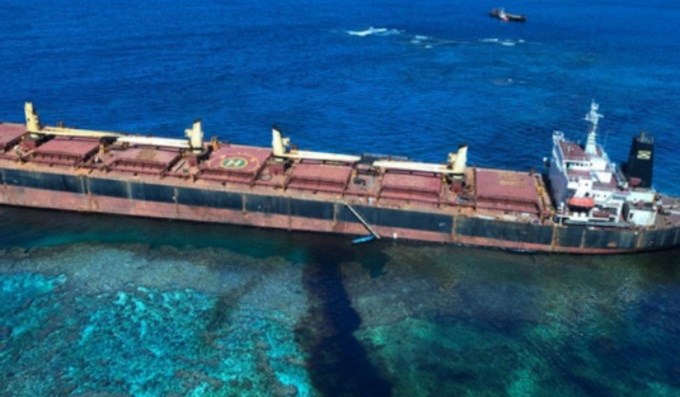 El arrecife coralino elevado más grande del planeta amenazado por un vertido de combustible