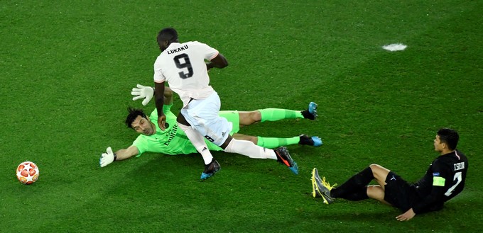 Tremenda clasificación a lo 'viejos tiempos' del Manchester United en París 2 manchester unied vs psg 2 Copiar