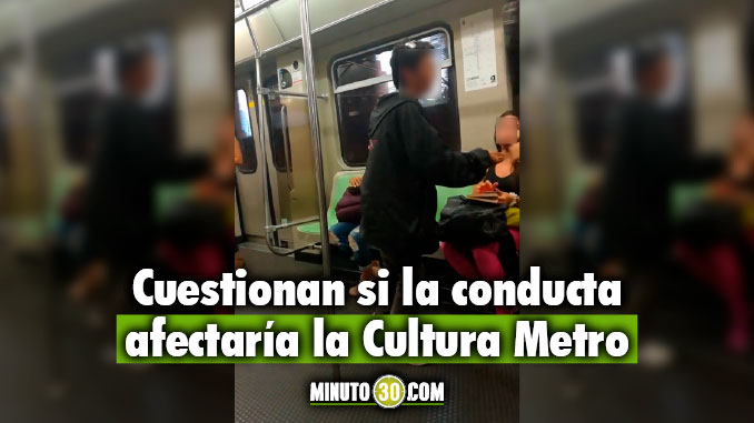 Una señora pidiendo monedas abre el debate de la mendicidad en el Metro