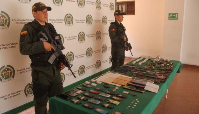 FOTOS: Operativo contra la extorsión en la cárcel de Bucaramanga. Encontraron celulares, marihuana, cocaína y armas blancas 3 Operativo contra la extorsión en la cárcel de Bucaramanga. Encontraron celulares, marihuana, cocaína y armas blancas