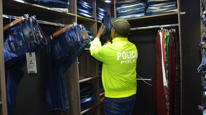 En vivienda de Itagüí hallaron una gran cantidad de ropa con marcas falsas