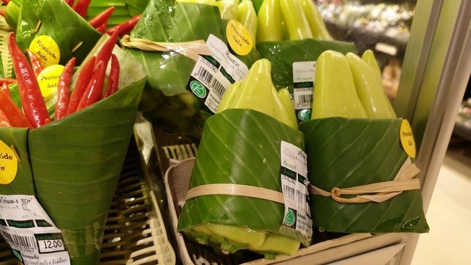 Fotos: Un supermercado tailandés encontró en las hojas de plátano el sustituto perfecto para el plástico