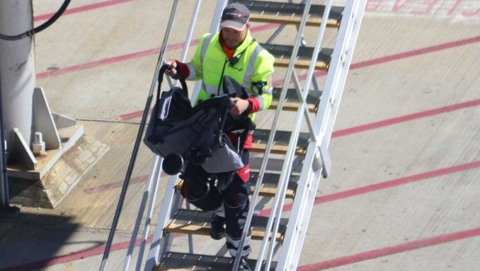 Pasajera relató el momento en que una bebé de 2 meses murió en sus brazos durante un vuelo