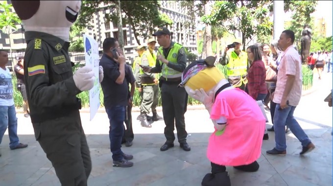 EN VIDEO: ¡Ponga cuidado! La Policía invita a no ‘dar papaya’ para evitar hurtos en el centro de Medellín