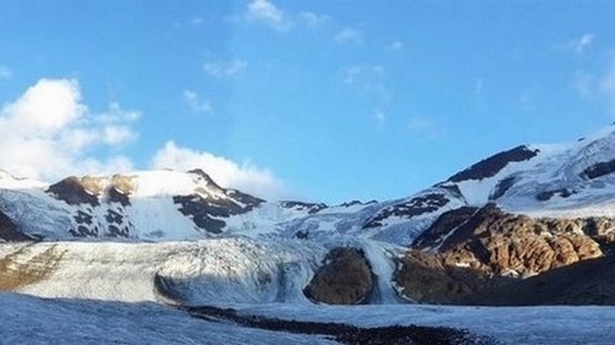 Hallaron por primera vez microplásticos en un glaciar de los Alpes italianos