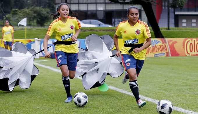 El técnico de Colombia femenina valora la "memoria futbolística" de su equipo frente a Perú 1 Michelle Lugo i y Daniela Arias colombia femenina Copiar