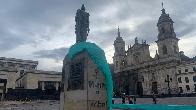 FOTOS: Así quedó la Plaza de Bolívar después de que los manifestantes la intervinieron ilegalmente
