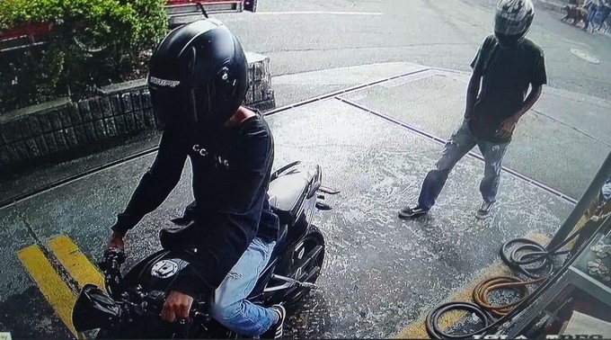 FOTOS: ¡Los tenían fichados! Autoridades capturaron a dos sujetos, uno de ellos menor, que habían sido grabados mientras robaban establecimientos 3 WhatsApp Image 2019 04 07 at 3.18.11 PM
