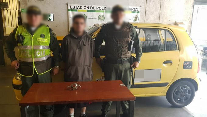 Llevaba 20 días con el taxi y el dinero que producía, cuando lo encararon le sacó arma al administrador 1 buenos aires capturado 2 Copiar