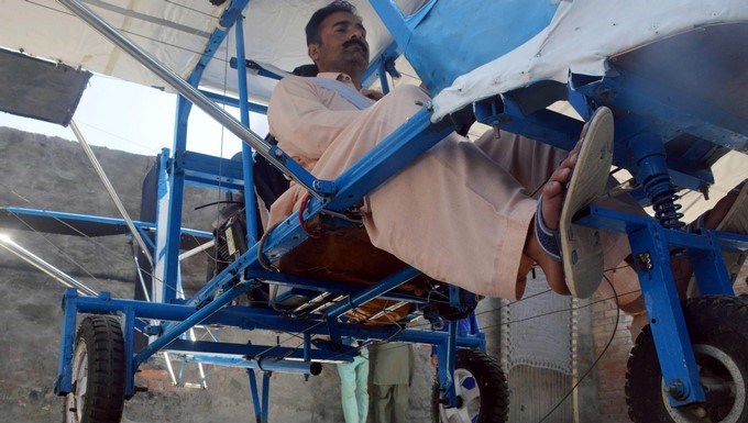 Vendedor de palomitas de maiz construyó por si solo un avión casero