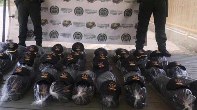 ¿Qué iban a hacer con eso? Tenían 1433 gorras de uso privativo de la Armada Nacional 1 gorras incautadas