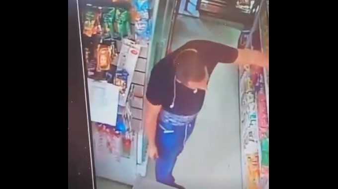 VIDEO: Así se robó un celular en un supermercado del barrio Caicedo 2 robo