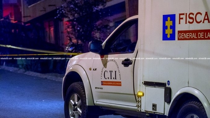 En una vereda de Barbosa fue hallado el cuerpo sin vida de un hombre que presentaba múltiples heridas 1 Carro Fiscalia1