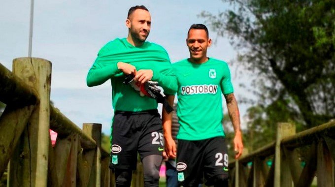 FOTOS: ¡Volvió al verde! David Ospina aprovechó su paso por Medellín y se unió a los entrenamientos de Atlético Nacional 1 David Ospina en Atletico Nacional Copiar