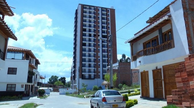 Video: En pocos minutos se efectuará el derribo del edificio Altos del Lago en Rionegro