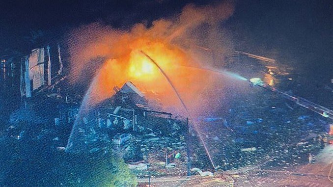 Videos: Gran explosión de un fábrica de silicona en Illinois dejó 4 personas heridas y 3 desaparecidos