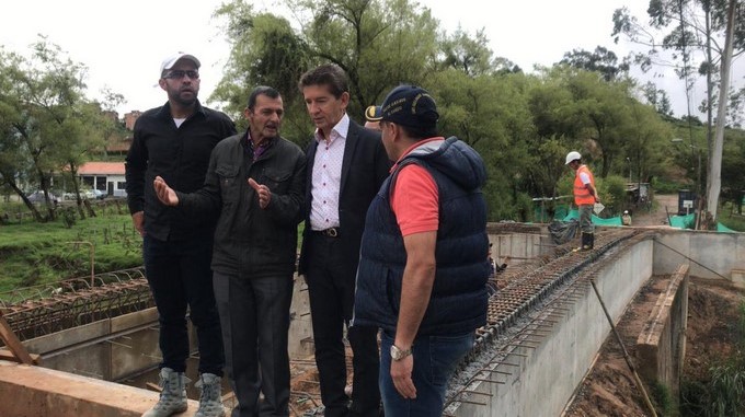 FOTOS: El gobernador Luis Pérez visitó el municipio de El Santuario y recorrió varias obras públicas junto a la comunidad