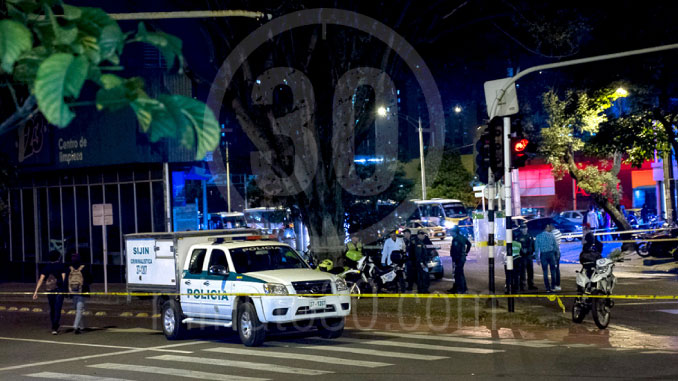 FOTOS Y VIDEO: Una persona resultó muerta tras intento de fleteo cerca a la Luis Amigó y los dos sospechosos fueron capturados