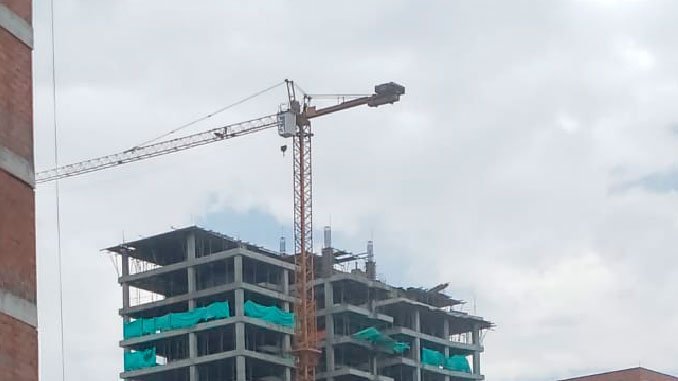 Un hombre murió en una obra en El Poblado, tras caerle un ladrillo desde el piso 19