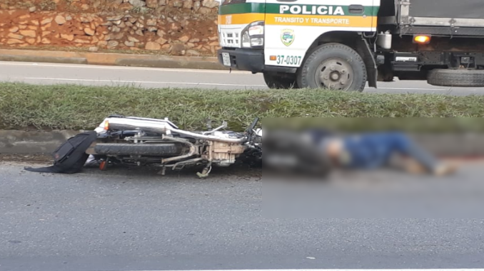 FOTO: Accidente en la vía Medellín-Bogotá dejó una persona muerta y una calzada totalmente cerrada