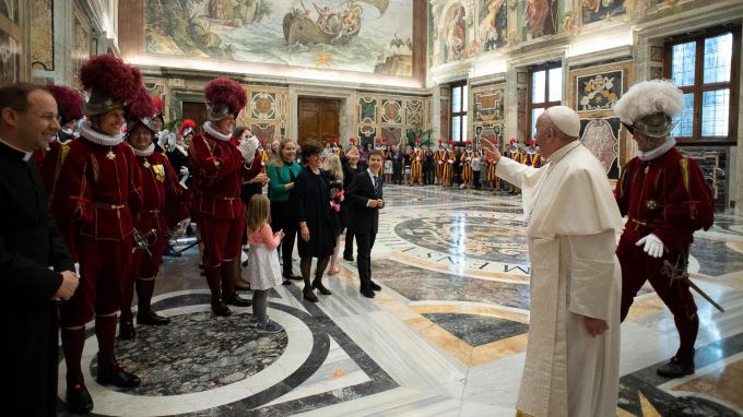 ¿Quiere ser guardia suizo… cuidar al papa y ganar 1.500 euros?