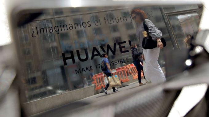Nerviosismo entre comerciantes y clientes por el veto a Huawei