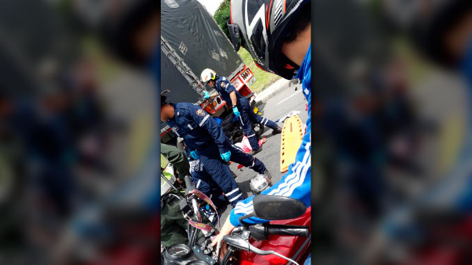 EN VIDEO: Motociclista murió en Caribe al estrellarse contra un tractocamión