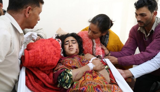 44 personas murieron cuando el autobús en el que viajaban se precipitó por un barranco en la India