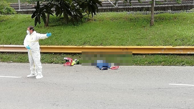 ¡Terrible! Motociclista perdió la vida al estrellarse contra un furgón en la Regional