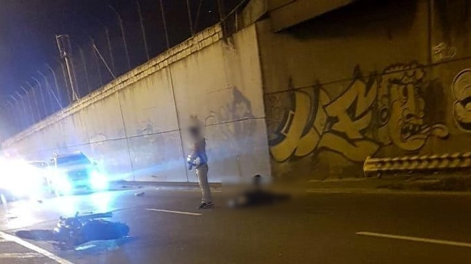 Fotos: Un motociclista perdió la vida luego de chocar contra un separador de cemento cerca a La Macarena