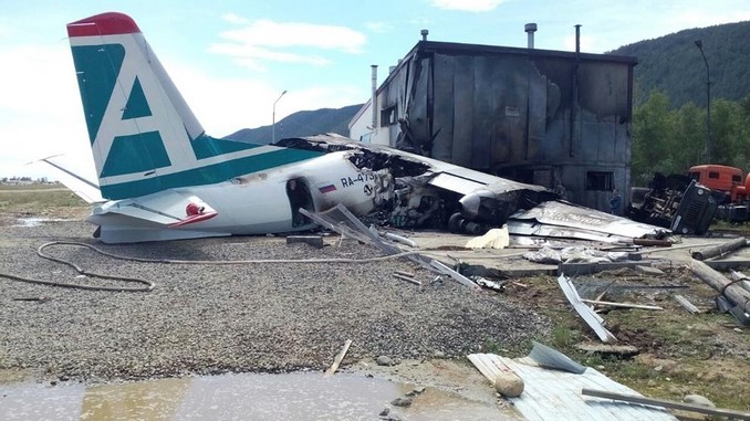 Video: Así se vivió el accidente de un avión en Rusia grabado por el lente de uno de los pasajeros