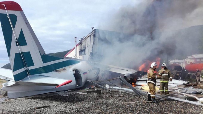 Dos muertos tras estrellarse un avión en el aeropuerto ruso de Nizhniangarsk