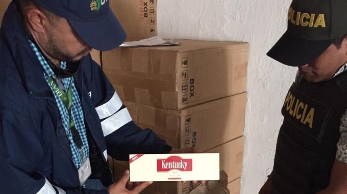 FOTOS Y VIDEO: Incautaron casi 2 millones de cajetillas de cigarrillos de contrabando en La Guajira 6 Cigarrillos de contrabando incautados en La Guajira 5