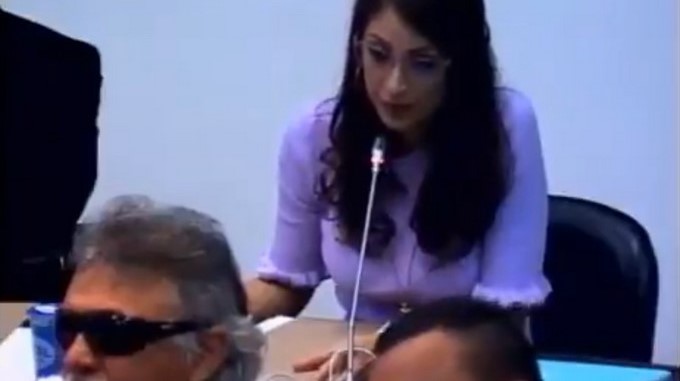 VIDEO: Entre lágrimas una congresista reclamó por tener al lado a ‘Santrich’ y dijo que ‘mató a un miembro de su familia’