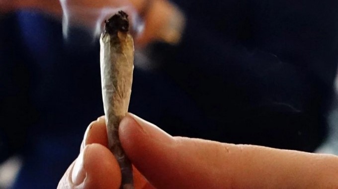 Iniciativa que prohibiría el consumo de droga en parques del país está a punto de ser aprobada en el Congreso