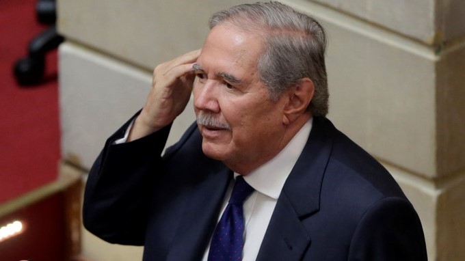 “Usted no es competente para el cargo”: oposición le cantó la tabla al ministro de Defensa y argumentó por qué debe dejar el cargo