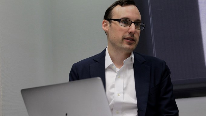 ¡Ojo con los videos y correos de desconocidos! La vulnerabilidad en ciberseguridad no es técnica sino humana, afirma un experto