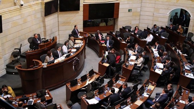 Hundieron en el Senado el proyecto que le bajaría el salario, de más de $30 millones mensuales, a los congresistas en el país