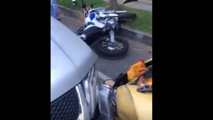 VIDEO: Un carro se quedó sin frenos y se llevó por delante a dos agentes de tránsito en Envigado