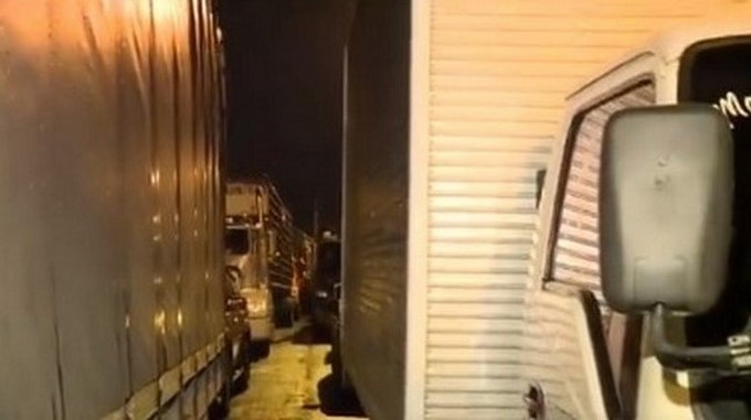 Los ladrones ‘hacen fiesta’ mientras los conductores esperan la apertura de la vía al Llano