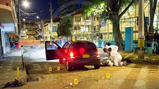 EN FOTOS Y VIDEO: ¡Doble homicidio! Mataron a balazos a dos hombres que iban en un carro por Guayabal 11 doble homicidio guayabal 11