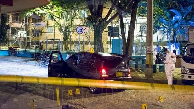EN FOTOS Y VIDEO: ¡Doble homicidio! Mataron a balazos a dos hombres que iban en un carro por Guayabal 3 doble homicidio guayabal 3