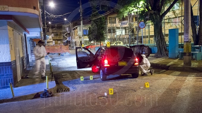 EN FOTOS Y VIDEO: ¡Doble homicidio! Mataron a balazos a dos hombres que iban en un carro por Guayabal 5 doble homicidio guayabal 5