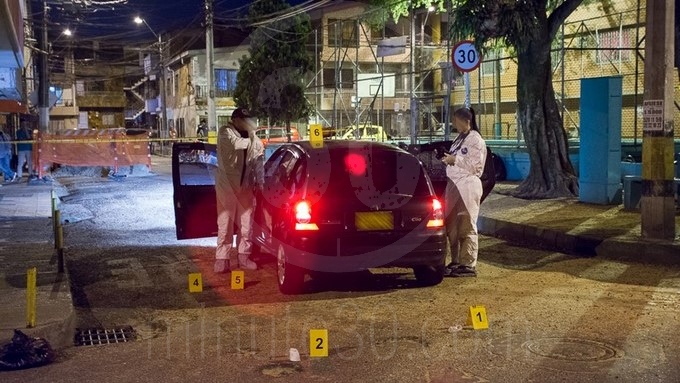 EN FOTOS Y VIDEO: ¡Doble homicidio! Mataron a balazos a dos hombres que iban en un carro por Guayabal 6 doble homicidio guayabal 6