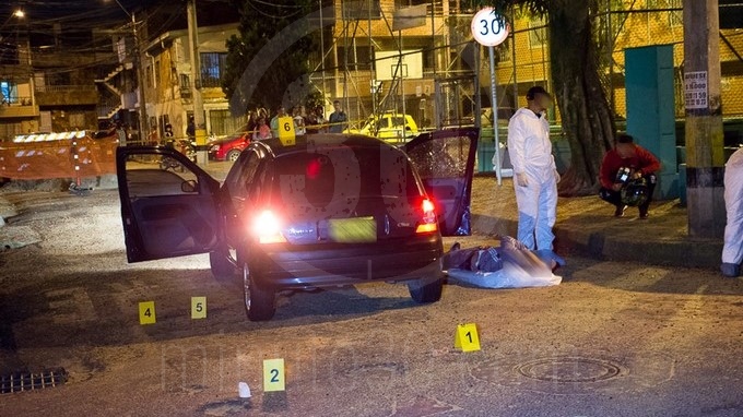 EN FOTOS Y VIDEO: ¡Doble homicidio! Mataron a balazos a dos hombres que iban en un carro por Guayabal 8 doble homicidio guayabal 8