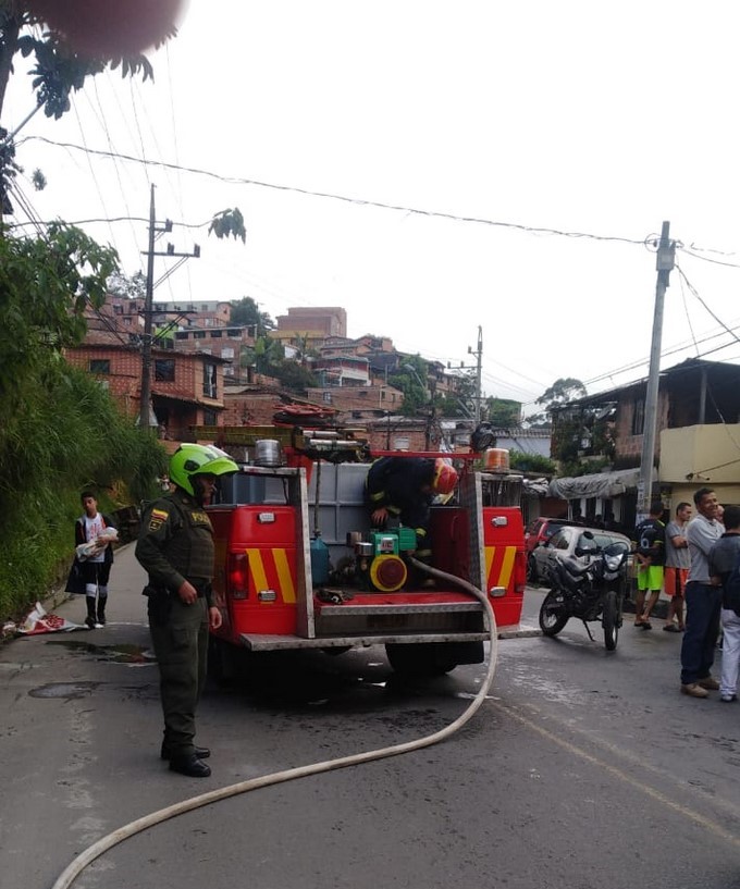 EN FOTOS Y VIDEO: Estalló un expendio de gases en el municipio de Caldas 4 explosion espendio de gases 3